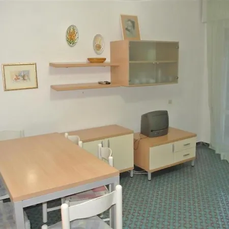 Ferienhaus Fuer 7 Personen Ca 45 Qm In Bibione, Adriakueste Italien Und Umgebung - B62949 بيت للعطل بيبيوني