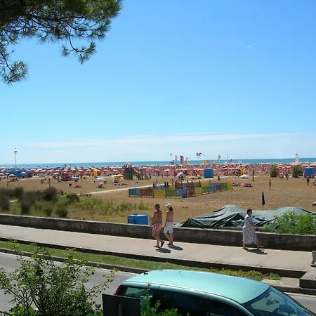 Ferienhaus Fuer 7 Personen Ca 45 Qm In Bibione, Adriakueste Italien Und Umgebung - B62949 بيبيوني